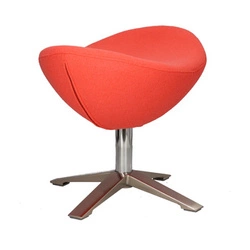 Podnóżek obrotowy Jajo Soft D2.DESIGN tapicerowany koralowy do salonu inspirowany Egg