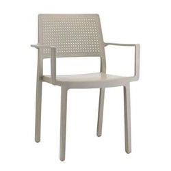 Krzesło ogrodowe Emi SCAB Design beżowe z tworzywa sztaplowane z podłokietnikami łatwe czyszczenie
