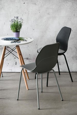 Krzesło Layer 4 czarne nowoczesne